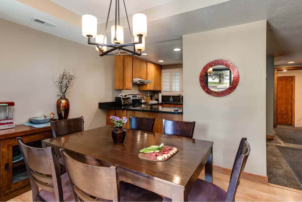 3BR Townhouse with Loft - Walk to Ski Lifts