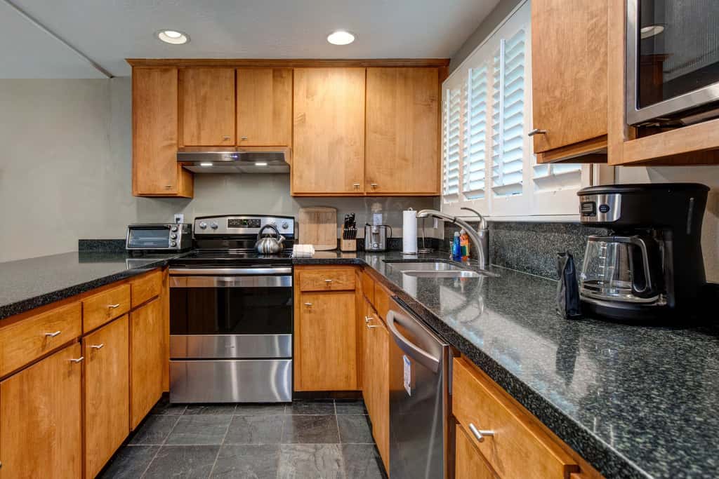 3BR Townhouse with Loft - Walk to Ski Lifts