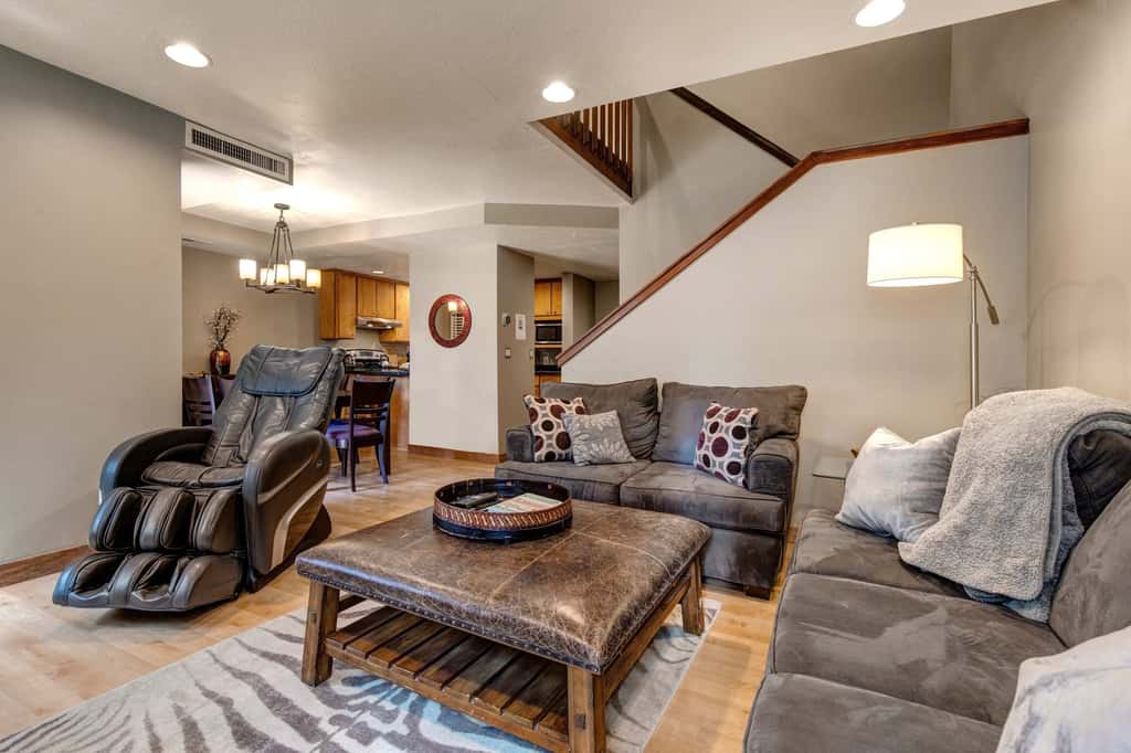 3BR Townhouse with Loft - Walk to Ski Lifts