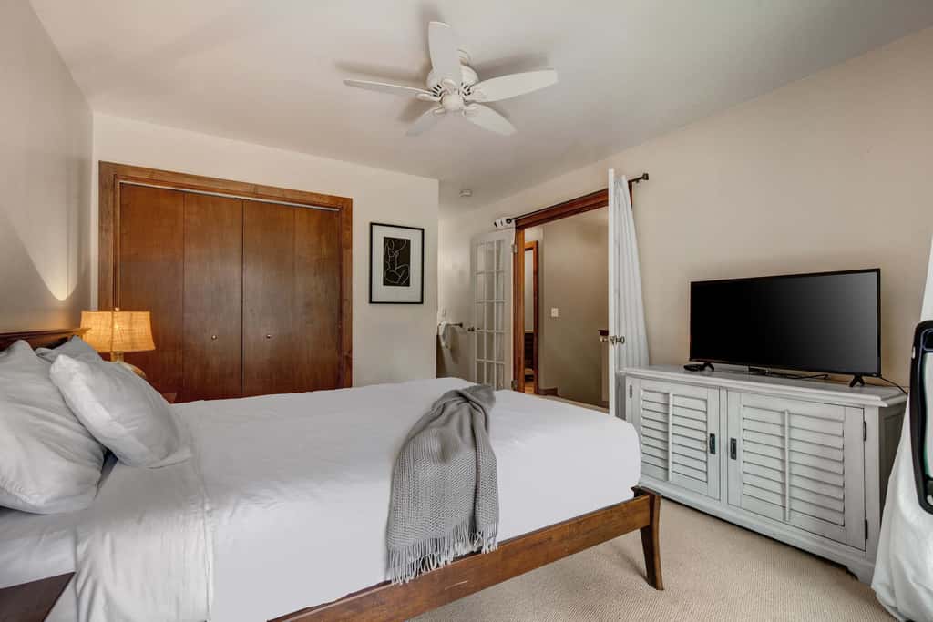 3BR Townhouse with Loft - Walk to Ski Lifts
