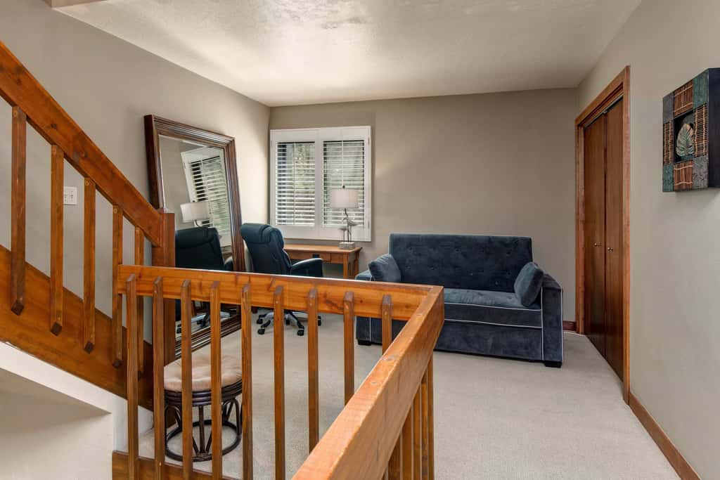 3BR Townhouse with Loft - Walk to Ski Lifts