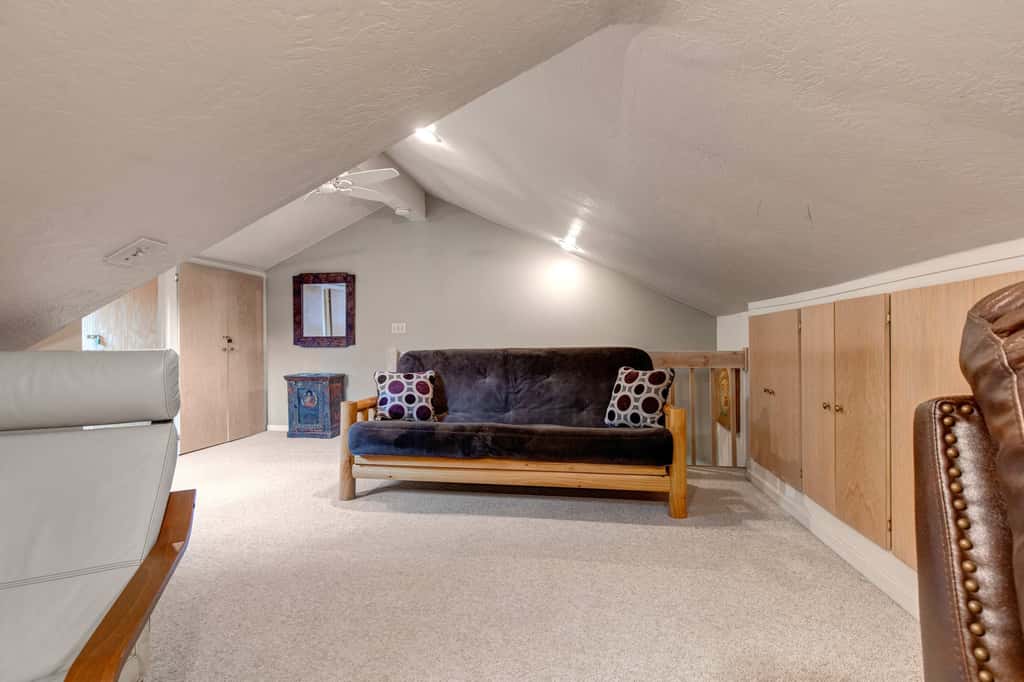 3BR Townhouse with Loft - Walk to Ski Lifts