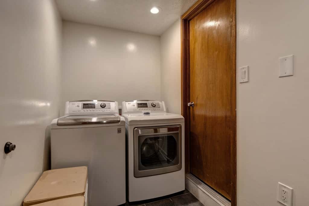 3BR Townhouse with Loft - Walk to Ski Lifts