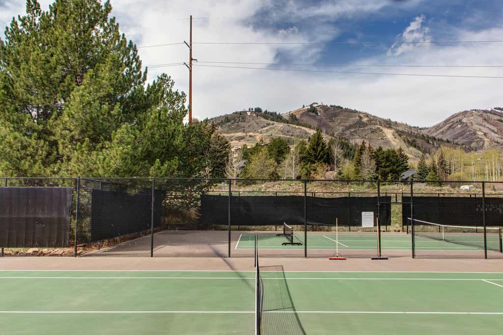 3BR Townhouse with Loft - Walk to Ski Lifts