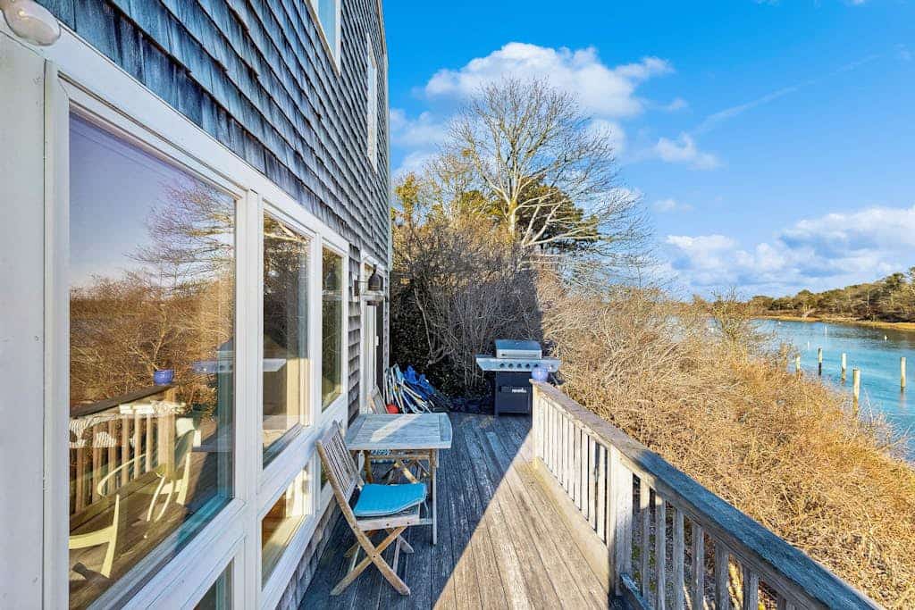 Breathtaking Riverfront Home with a Lovely Deck, Close to Beach - Dogs OK
