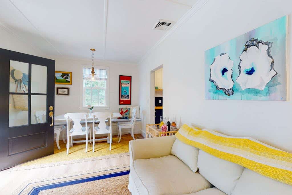 Beautiful, cozy ranch home w/ a deck - walking distance to Downtown Chatham