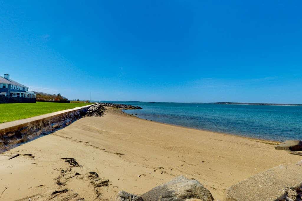 Renovated cottage steps from private beach with backyard, grill, bay views, AC