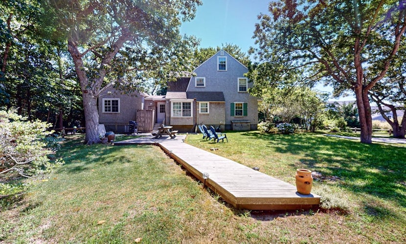 Coastal home with screened porch, W/D, & amazing location