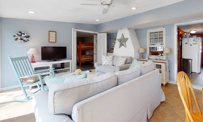 Classic Cape Cod home with Patio and Firepit - Walk to the Beach