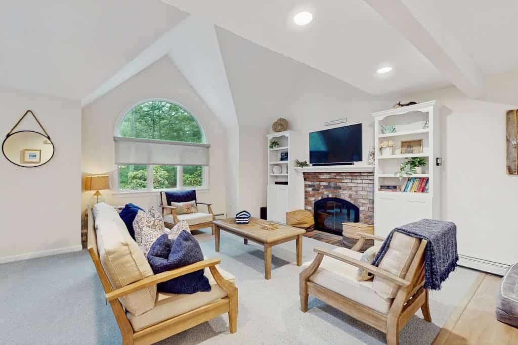 Inviting dog-friendly home with furnished deck & firepit, near golf
