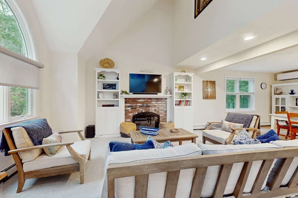 Inviting dog-friendly home with furnished deck & firepit, near golf