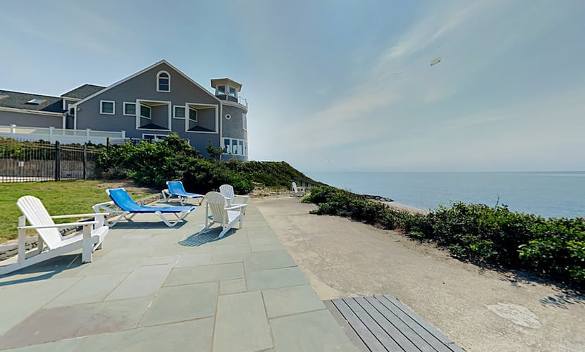 Quaint condo near private beach access with fireplace - close to dining