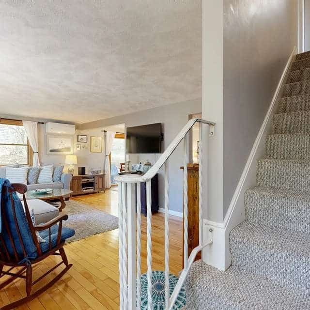 Dog-friendly Bournes Pond home minutes to downtown Falmouth with grill