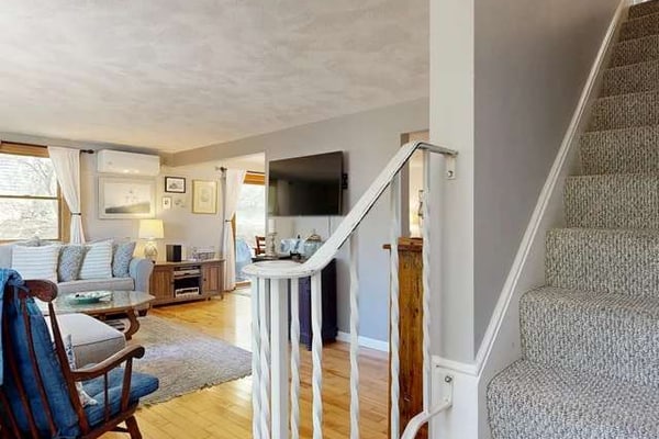 Dog-friendly Bournes Pond home minutes to downtown Falmouth with grill