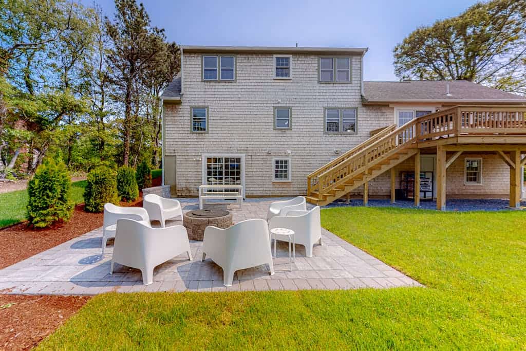Lovely dog-friendly home w/ fireplace, central AC, full kitchen, & washer/dryer