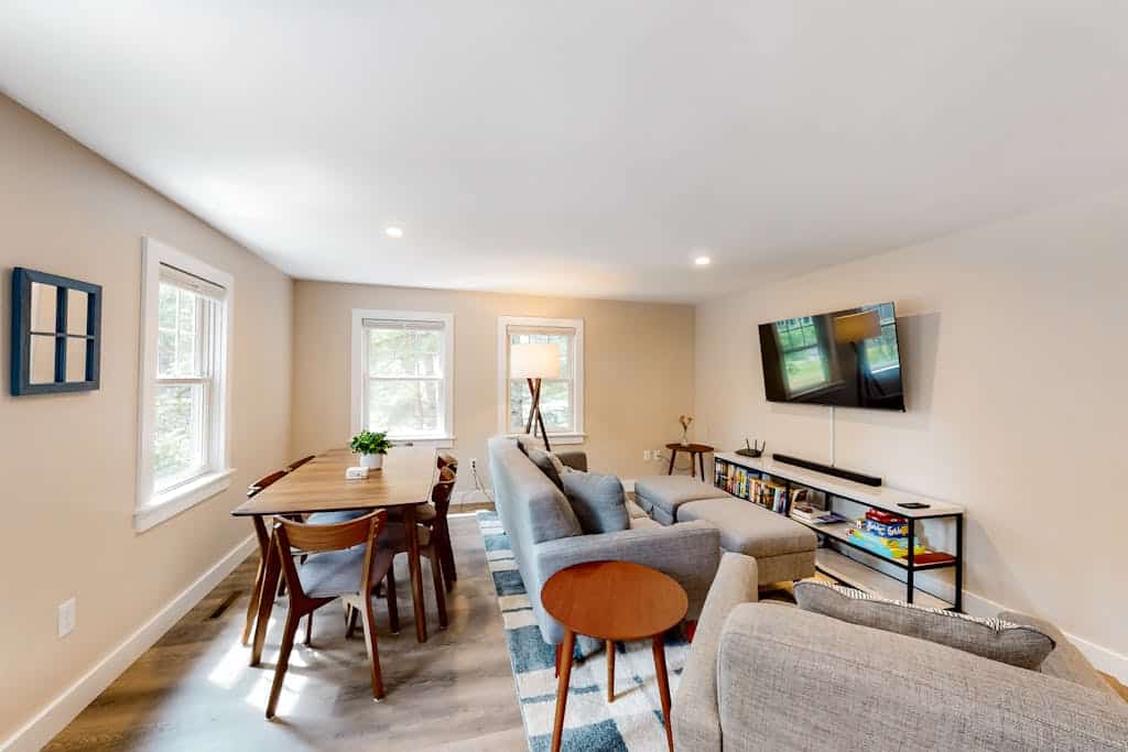 Dog-friendly house in a quiet neighborhood with furnished porch & washer/dryer