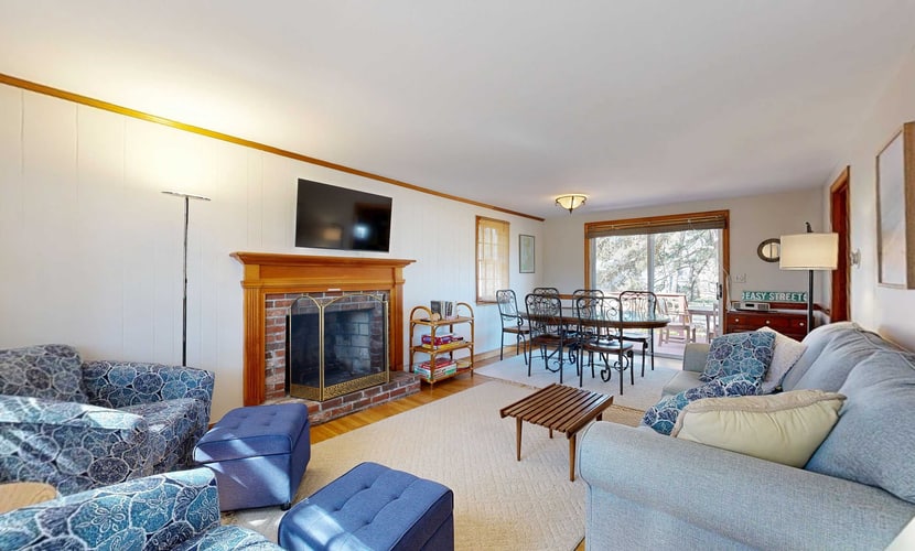 Family getaway in great location with deck, board games, yard, & AC
