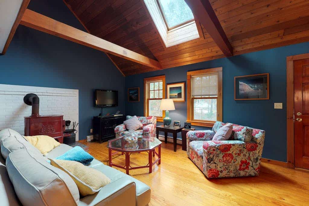 Quaint home w/ large backyard, outdoor shower & private grill near Katama Bay