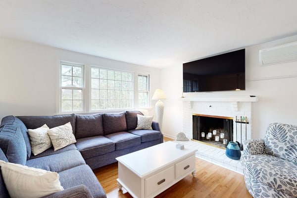 Spacious house close to town and beach with AC, W/D, games, deck, & grill