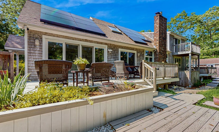 Peaceful home convenient to bike path, beaches, shopping, dining & entertainment