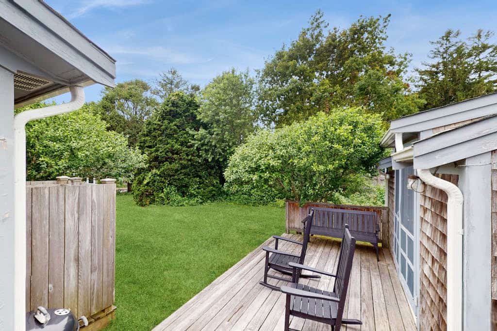 Cozy in-law suite near Edgartown & the beach with patio, outdoor shower, & AC