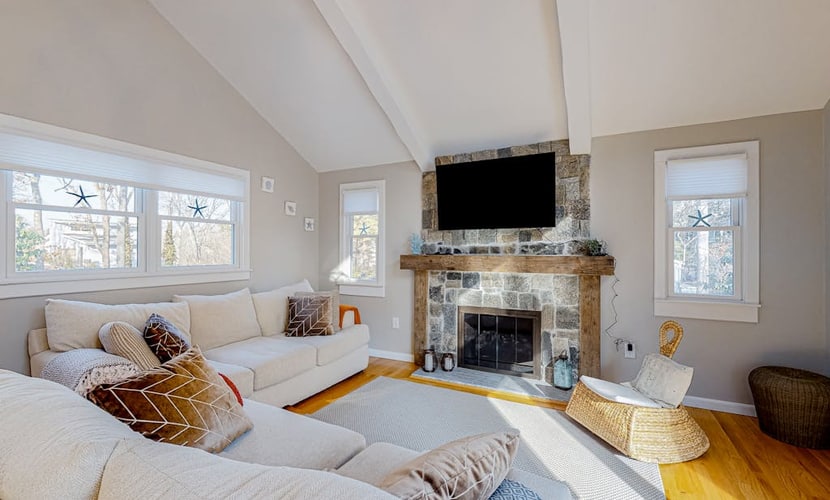New Seabury home, spacious deck, outdoor shower, near Golf club