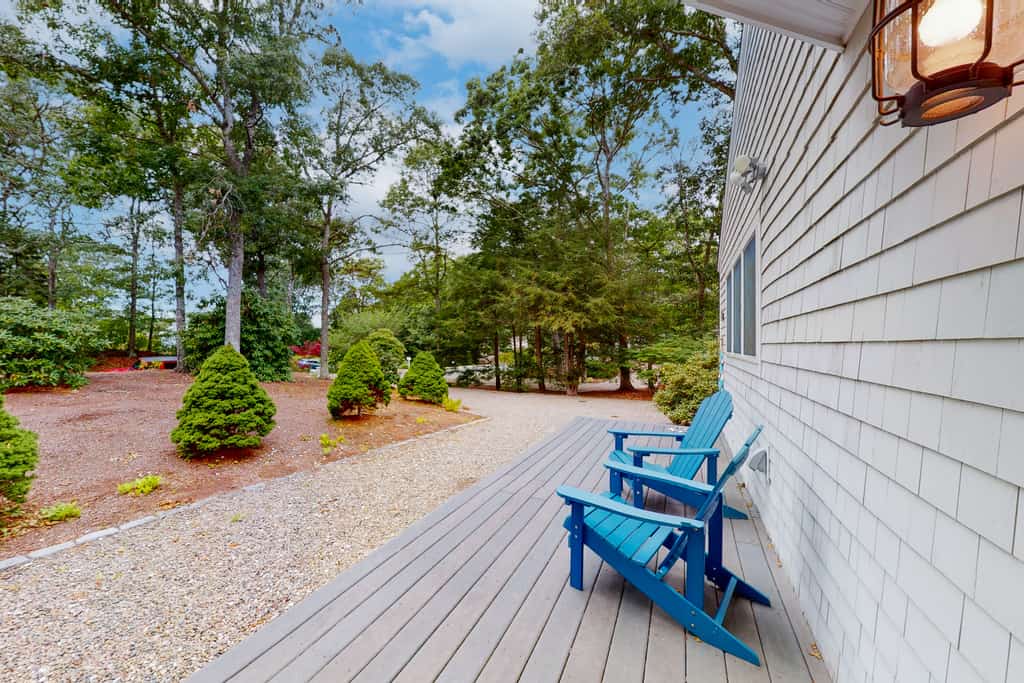 New Seabury home, spacious deck, outdoor shower, near Golf club