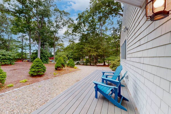 New Seabury home, spacious deck, outdoor shower, near Golf club