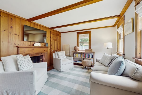 Cape house w/ AC, walk to Park, ferries, dining & shops; close to rail trail