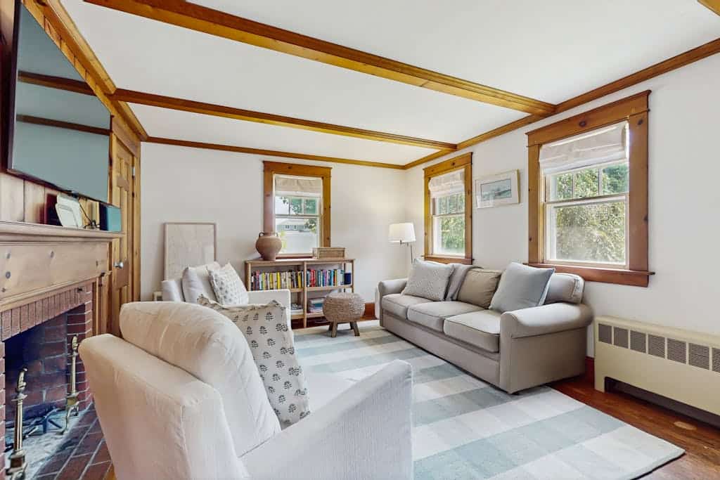 Cape house w/ AC, walk to Park, ferries, dining & shops; close to rail trail