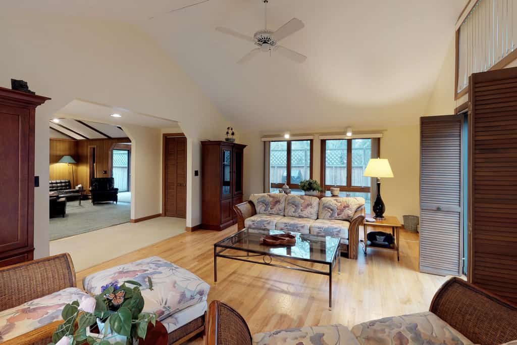 Tranquil Home with Private Deck - Walk to Beaches and Downtown Oak Bluffs