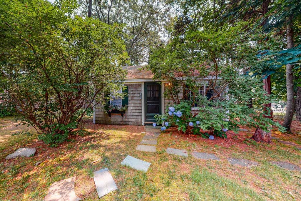 Charming, Dog-Friendly Cottage w/ Free WiFi & a Kitchenette - Close to the Beach