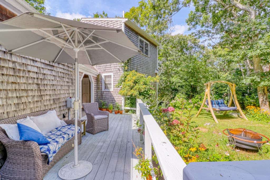 Inviting home near town and the beach with fast WiFi and private W/D