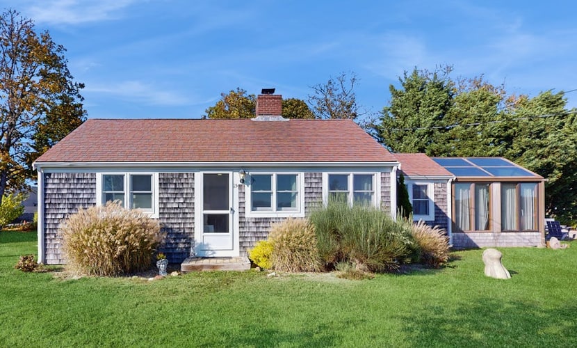 Peaceful waterview retreat with sunroom, AC, grill & amazing outdoor space