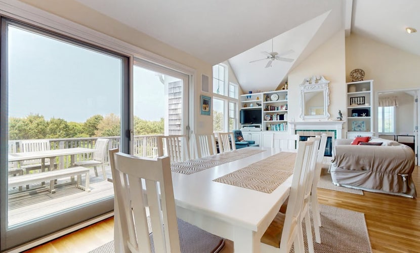 Cape Beach House with spectacular views and beach access, central AC