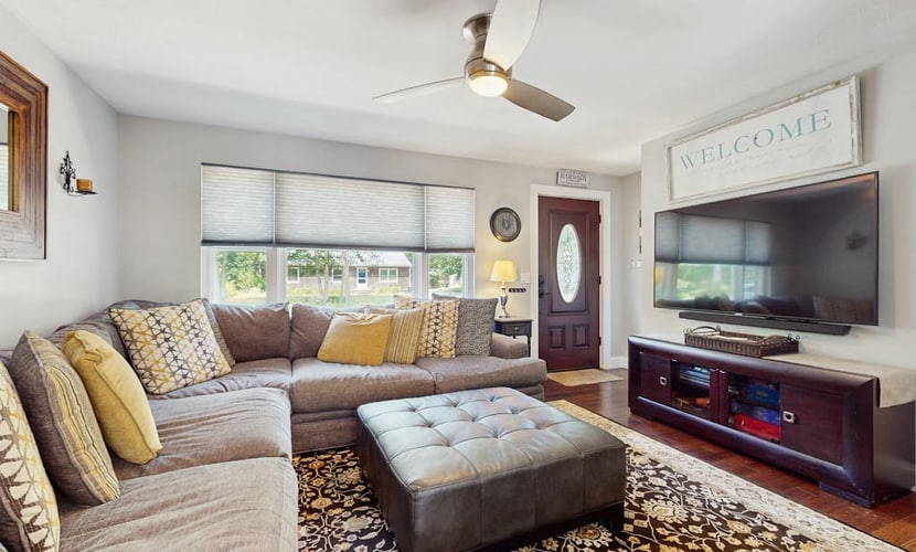 Beautiful home with entertainment - near golf courses & Pleasant Bay