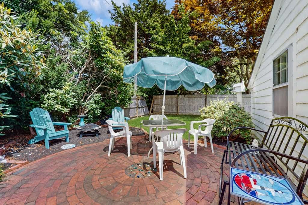 Great location! walk to restaurants, shops, ferries; close to beach & bike trail