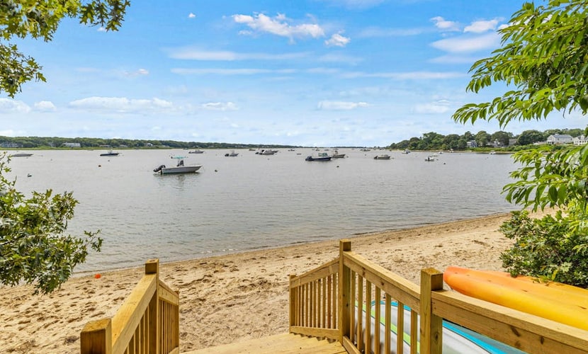 Peaceful Great Pond getaway with private yard, patio, AC & family-friendly games