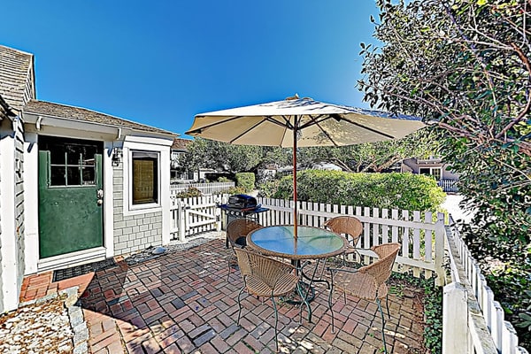 Cape Cod cottage with patio - near golf, 100 yards to private Mashpee Beach
