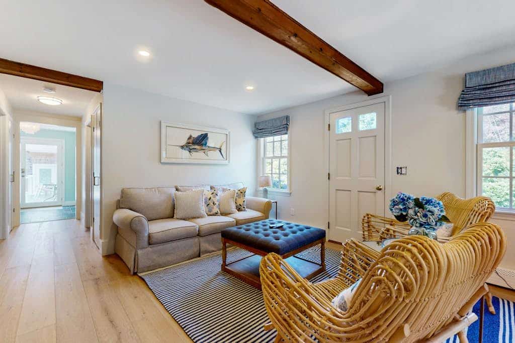 Two-story home w/new kitchen, washer/dryer, large yard, & pool table