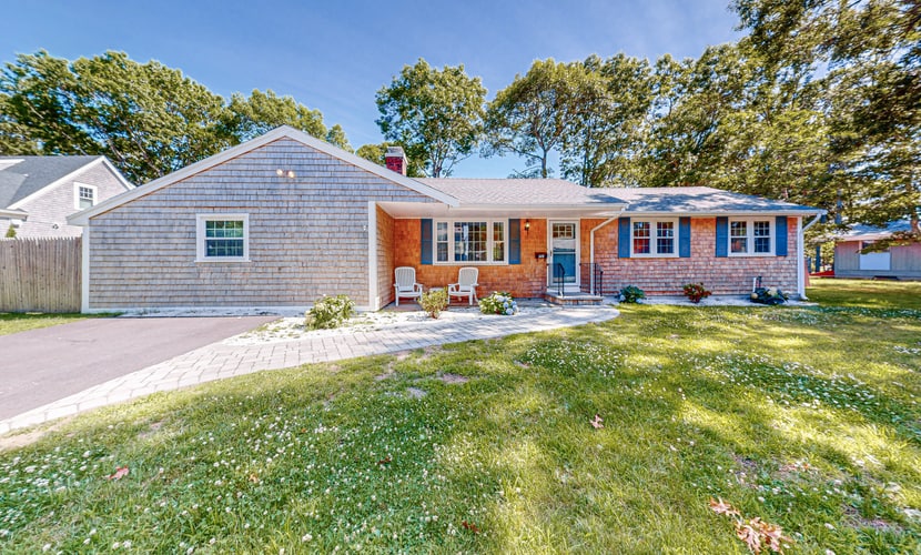 Private house close to beach & playground with grill, outdoor shower, & patio