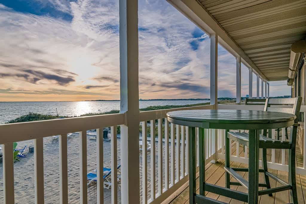 Oceanfront escape with full kitchen, bay-view balcony, AC & firepit