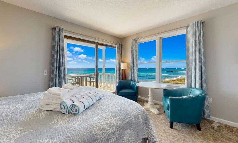 Oceanfront oasis with beautiful bay-view balcony, AC, firepit & grills
