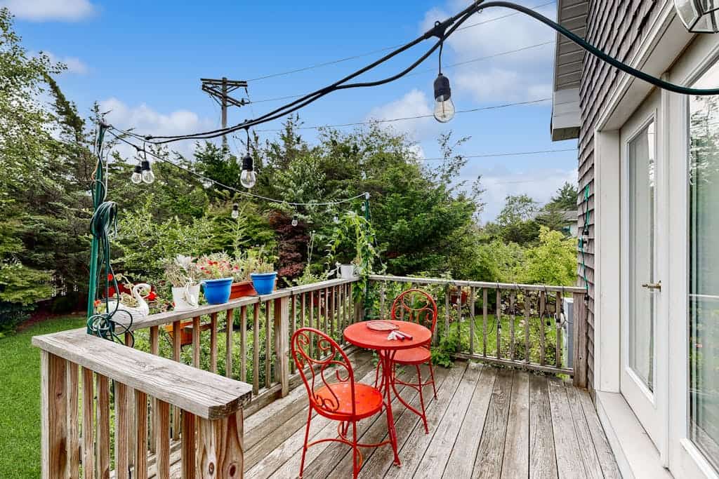 Spacious home in central location with beautiful patio, pool table, W/D, & AC