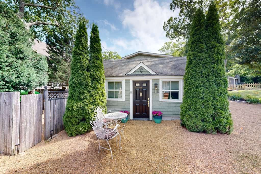 Charming studio with amazing location near town & beach