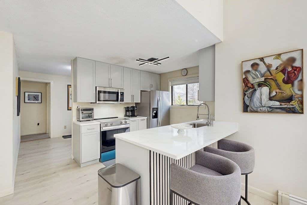Spacious island home near Farm Neck Golf Course, the beach and town