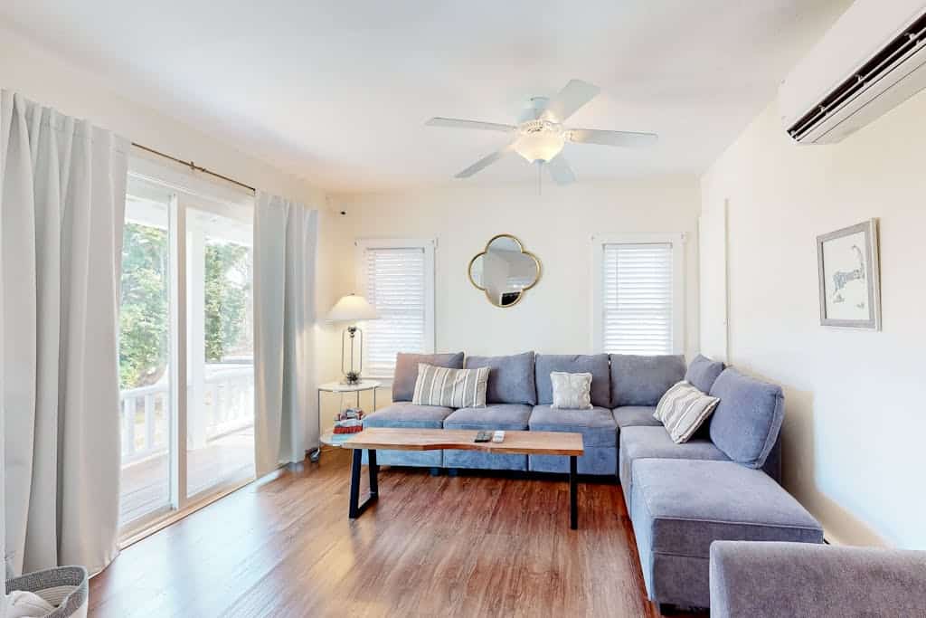 Bright old-world cottage with two porches & large yard - walk to town & beaches