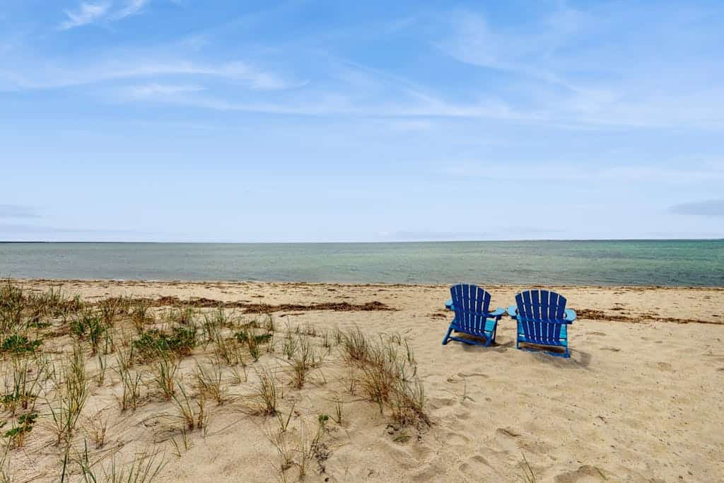 Oceanfront suite with water-view patio, AC, kitchenette & firepit, Dog-Friendly