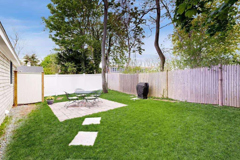 Beautifully remodeled cottage near the beach with central AC, gas grill & lawn