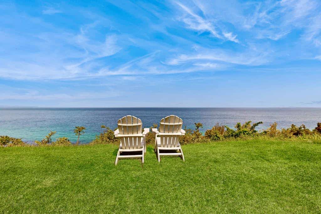 Oceanfront charmer with deck, pergola, grill, full kitchen, telescope, & W/D